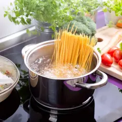 Ile makaronu spaghetti na 2 osoby, aby nie przepłacić za jedzenie?