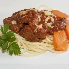 Spaghetti z wołowiną – szybki przepis na pyszne danie włoskie