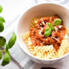 Bezpieczne przepisy na spaghetti dla 8 miesięcznego dziecka, które zachwycą malucha