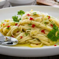 Jak zrobić spaghetti z gotowym sosem w 15 minut - łatwy przepis