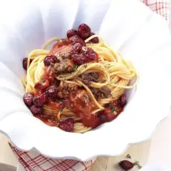Aromatyczne spaghetti z winem: przepis na wyjątkowy sos do makaronu