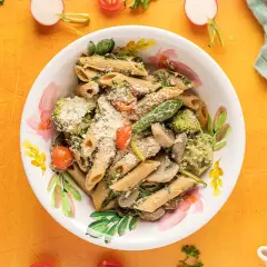 Szybki przepis na makaron penne z pieczarkami, który zachwyca smakiem