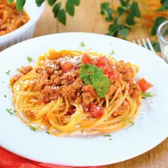 Ile kcal ma spaghetti bolognese z makaronem? Sprawdź kaloryczność!
