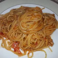 Szybkie spaghetti na passatcie: prosty przepis na pyszne danie