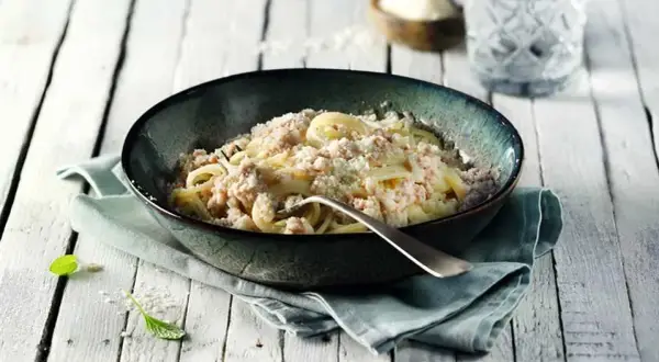 Białe spaghetti - łatwy przepis na pyszne danie, które zachwyca