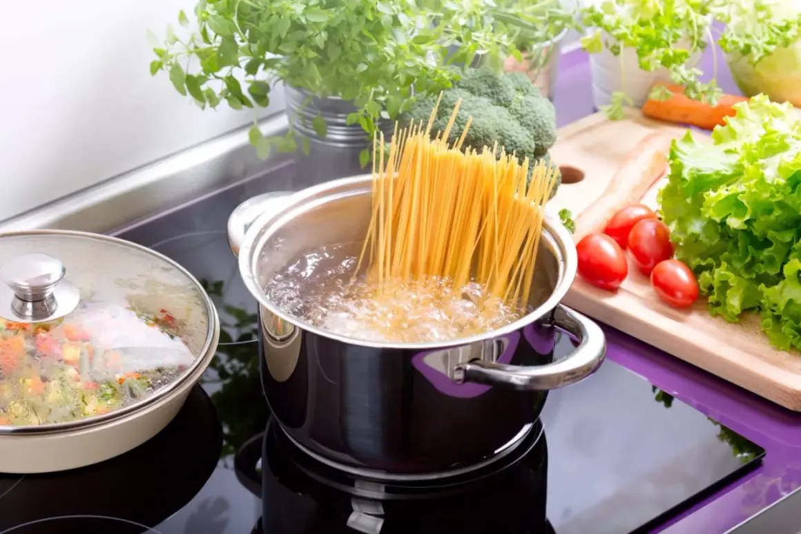 Ile makaronu spaghetti na 2 osoby, aby nie przepłacić za jedzenie?