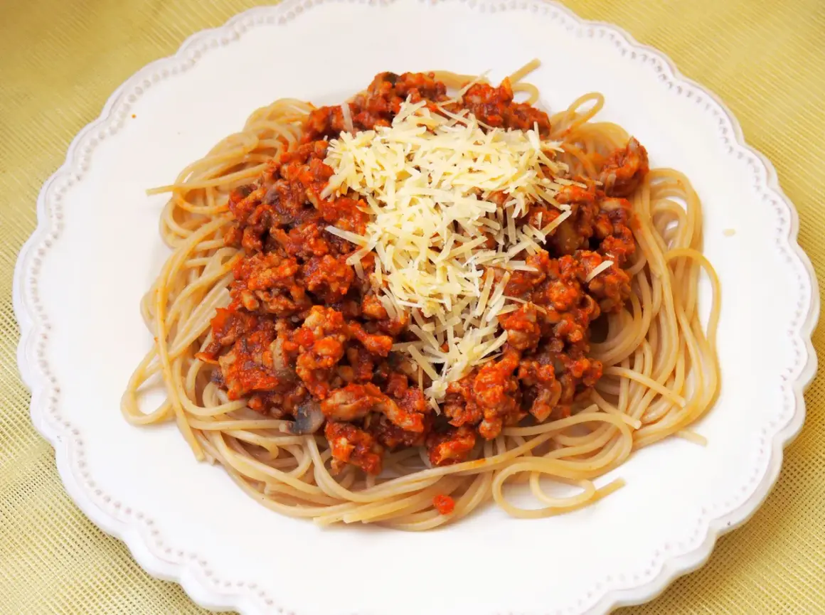 Szybki i prosty sos do spaghetti z pieczarkami, który zachwyci każdego