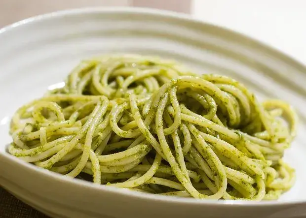 Smaczne spaghetti bez pomidorów – przepisy, które zaskoczą Twoje podniebienie