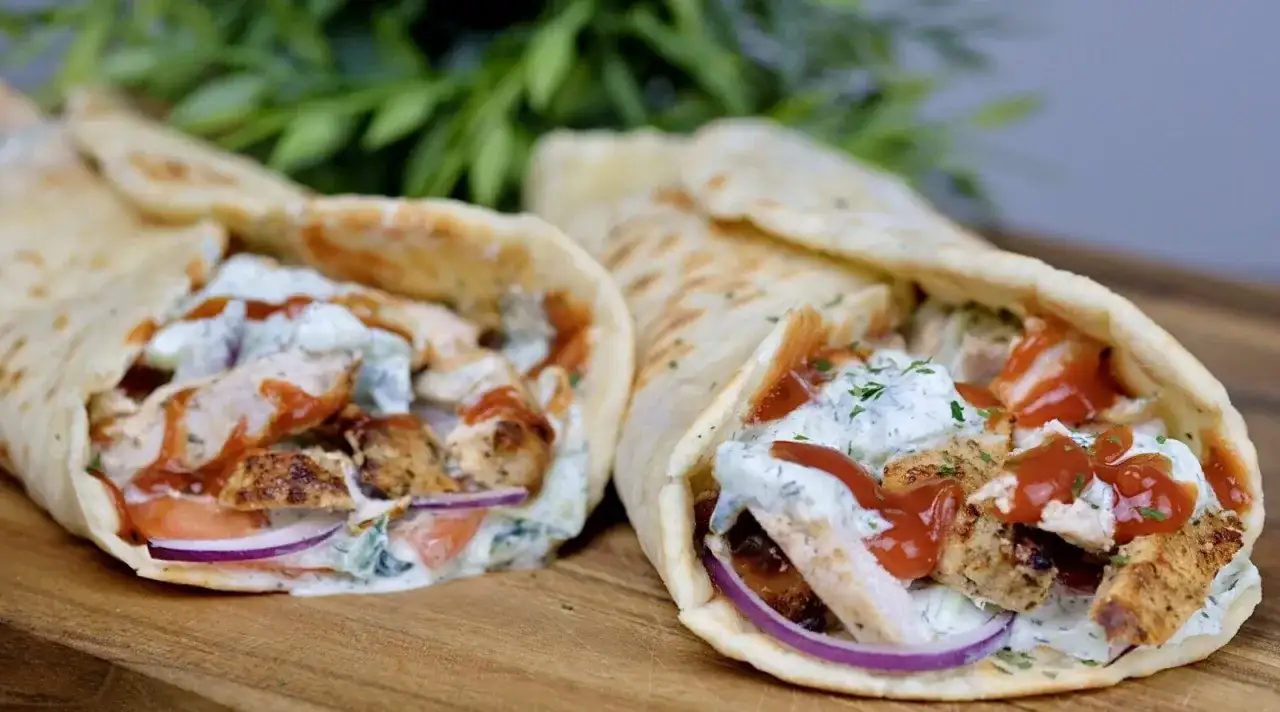 Gyros przepis domowy - soczysty kurczak i grecki smak