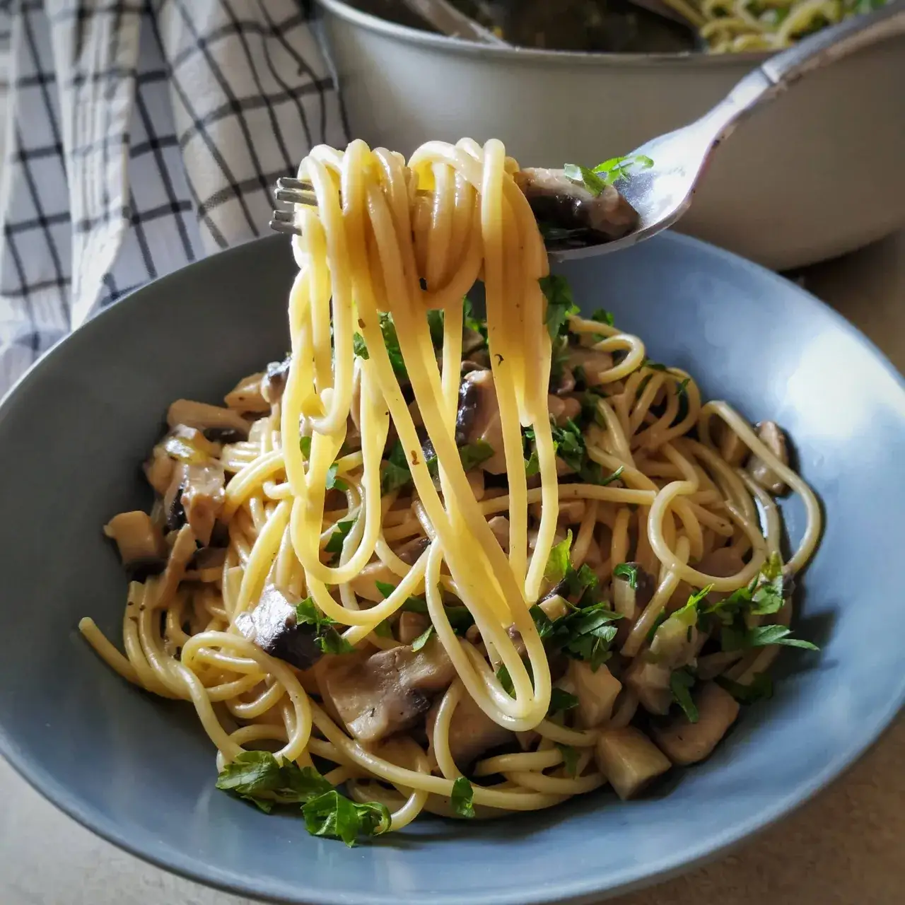 Zdjęcie Szybki i prosty sos do spaghetti z pieczarkami, który zachwyci każdego