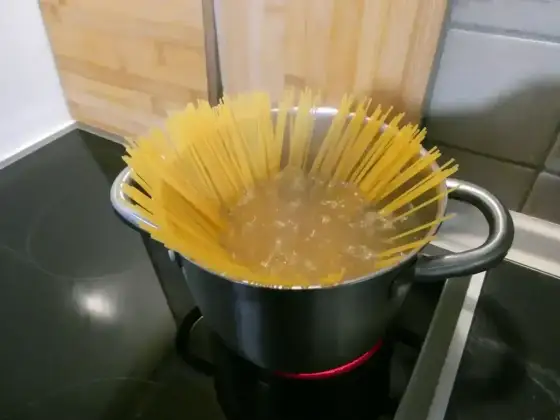 Ile gotować makaron? Perfekcyjne al dente za każdym razem!